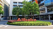 Alibaba aast op fysieke Chinese warenhuisketen