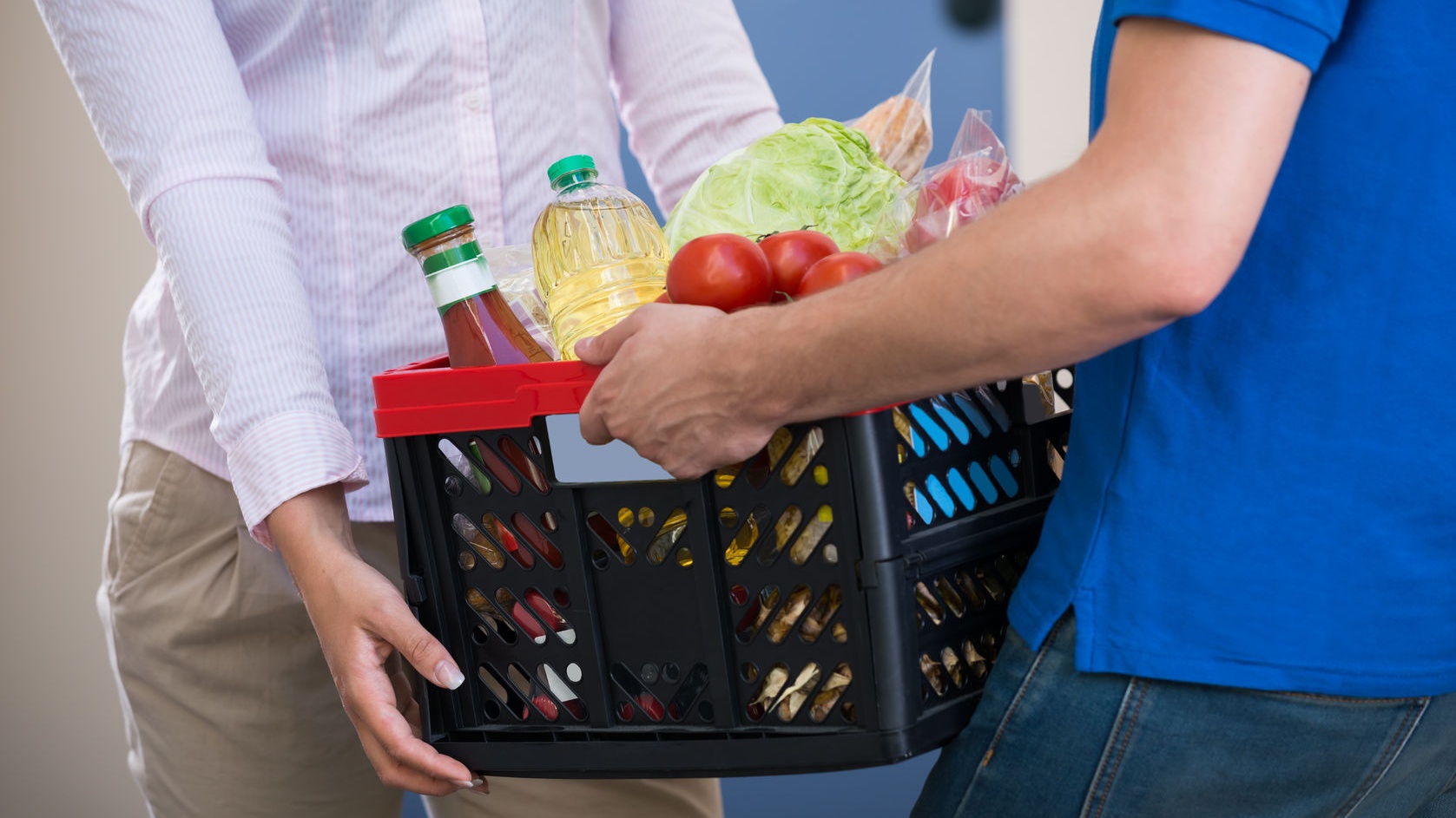 Доставка продуктов. Доставщик продуктов. Доставка. Доставка продуктов на дом. Заказать продукты.