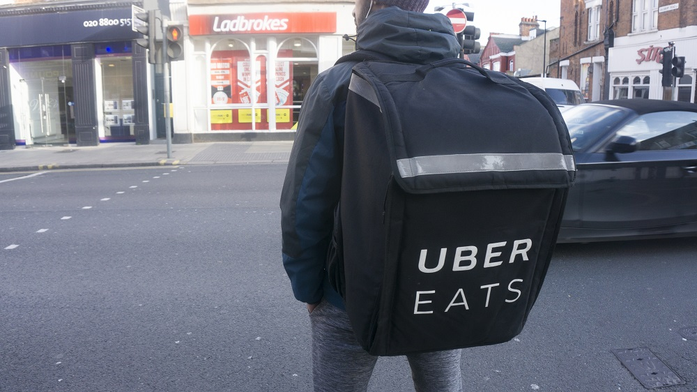FNV richt pijlen nu op Uber Eats