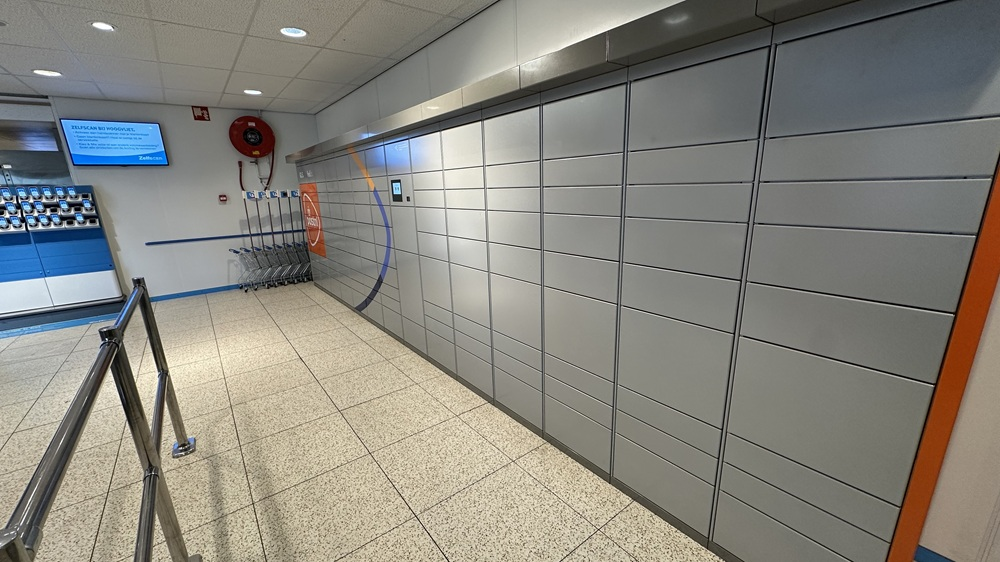 Hoogvliet voorziet vrijwel alle filialen van pakketautomaten van PostNL