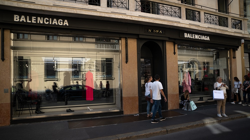 Balenciaga zet in op tweedehands