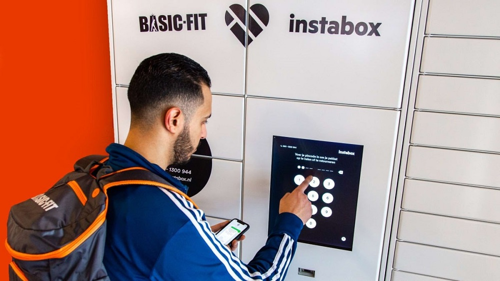 Instabox plaatst 55 pakketkluizen in Basic-Fit-filialen