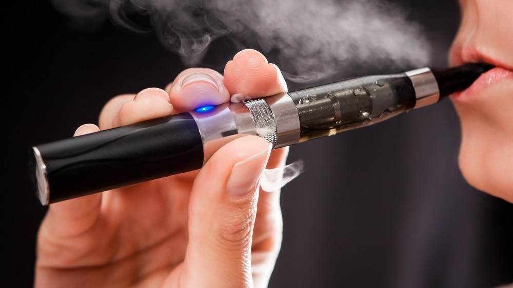 'Online verkopers e-sigaretten overtreden reclamewet'