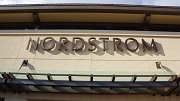 Nordstrom ziet e-commerce groeien, winkelbezoek dalen