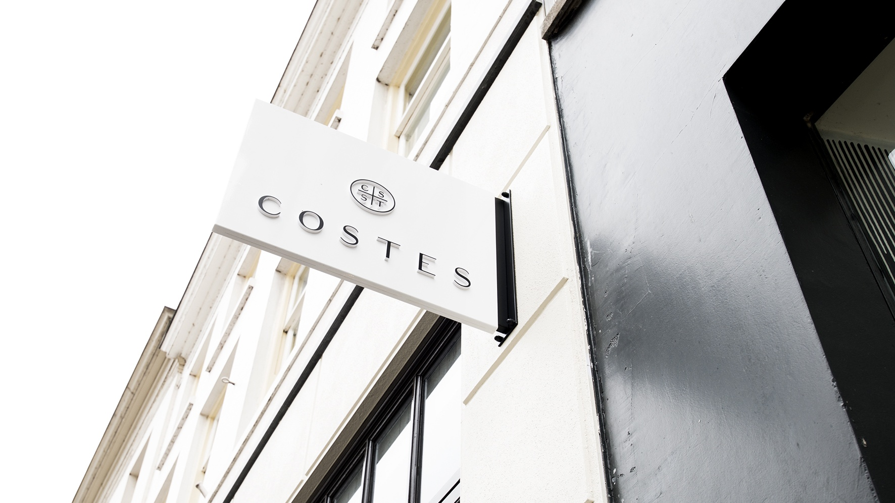 Costes breidt internationaal uit