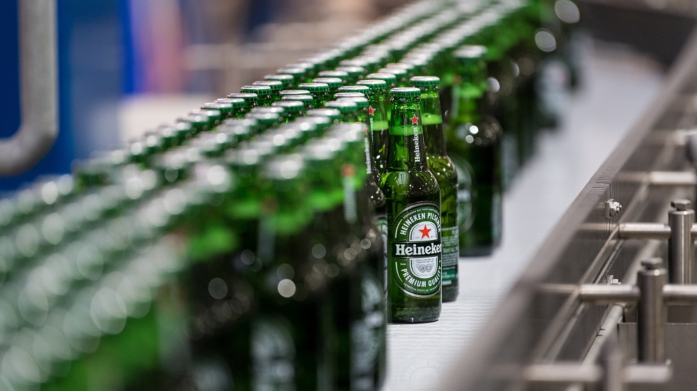 Heineken schrapt banen, investeert in online
