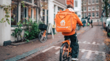 Online restaurantbestellingen trekken aan, fysieke bezoeken nemen af