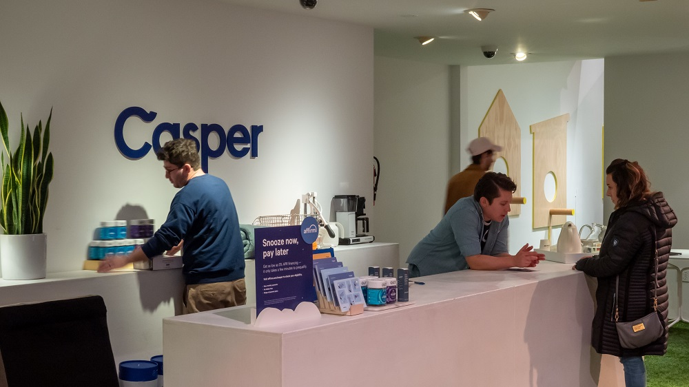 Matrassenverkoper Casper vertrekt uit Europa