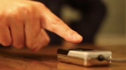 Video Vrijdag: toeristen betalen met vingerafdruk in Japan