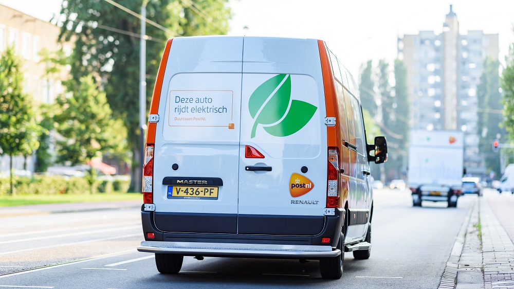 Binnenkort vrachtwagenrijbewijs nodig voor zware elektrische busjes