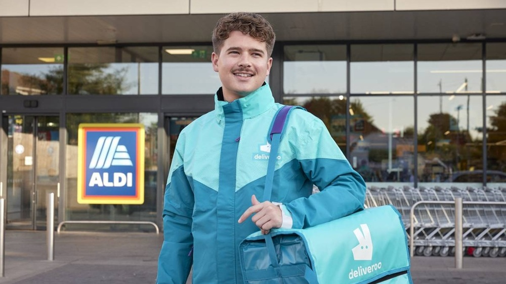 Aldi zet Deliveroo in voor snelle boodschappenbezorging in het VK