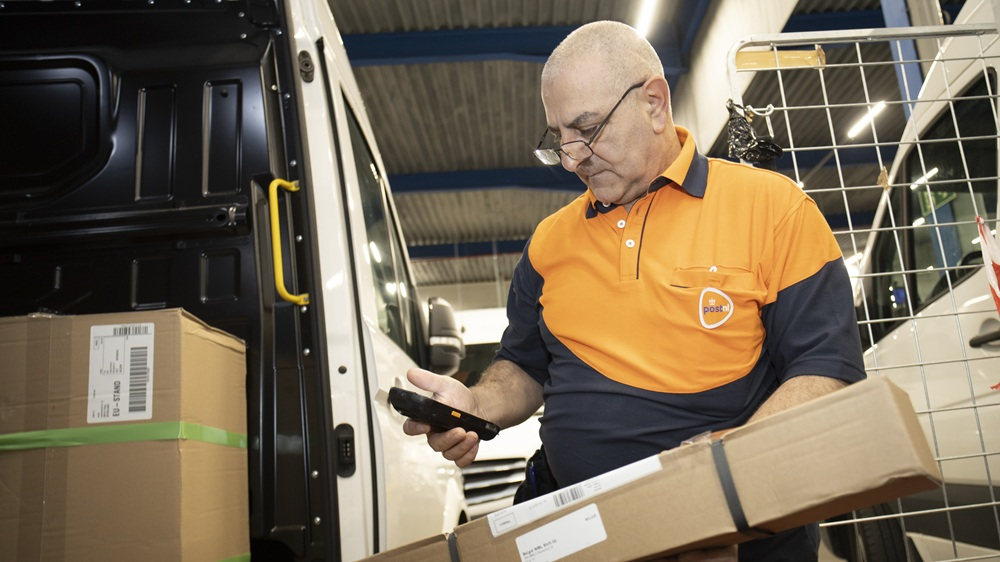 PostNL opent klimaatneutraal depot in Hooglede (België)