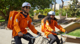 Just Eat Takeaway.com boekt lichte groei in eerste half jaar 2025 