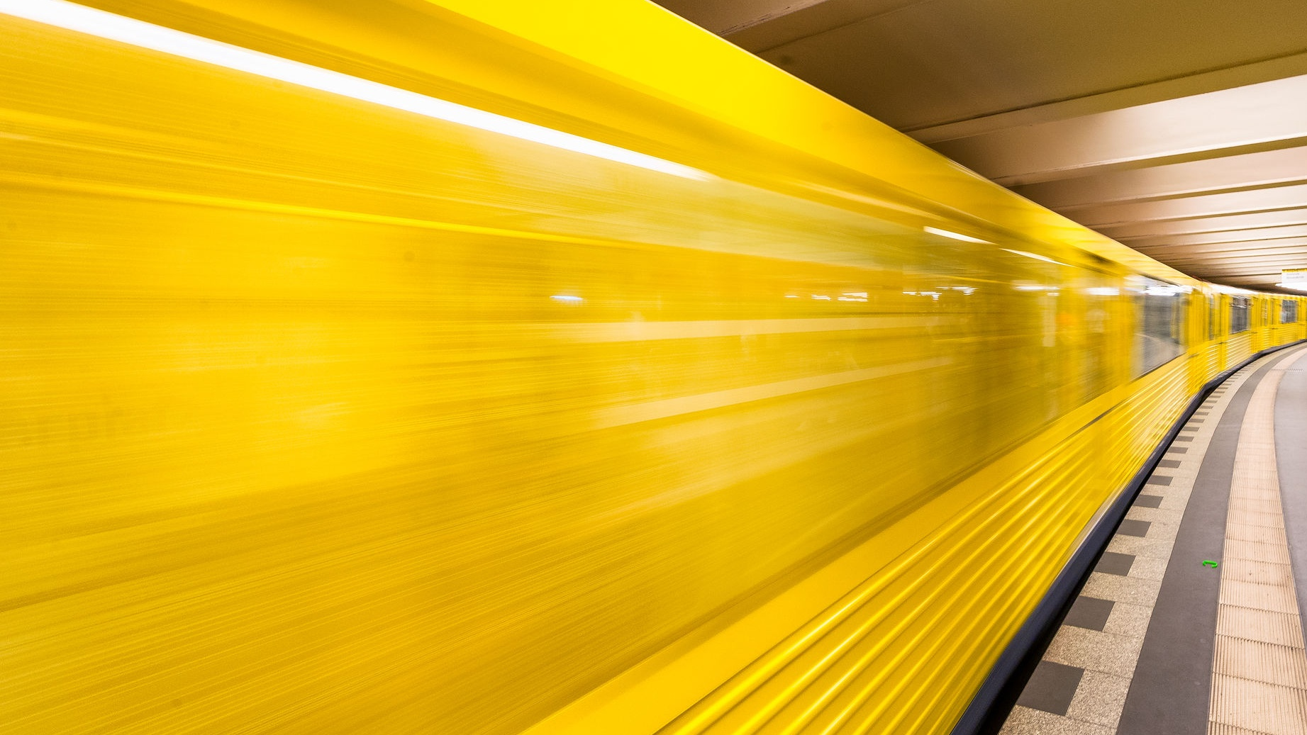 Duitse verkeersminister wil metro inzetten voor pakketvervoer